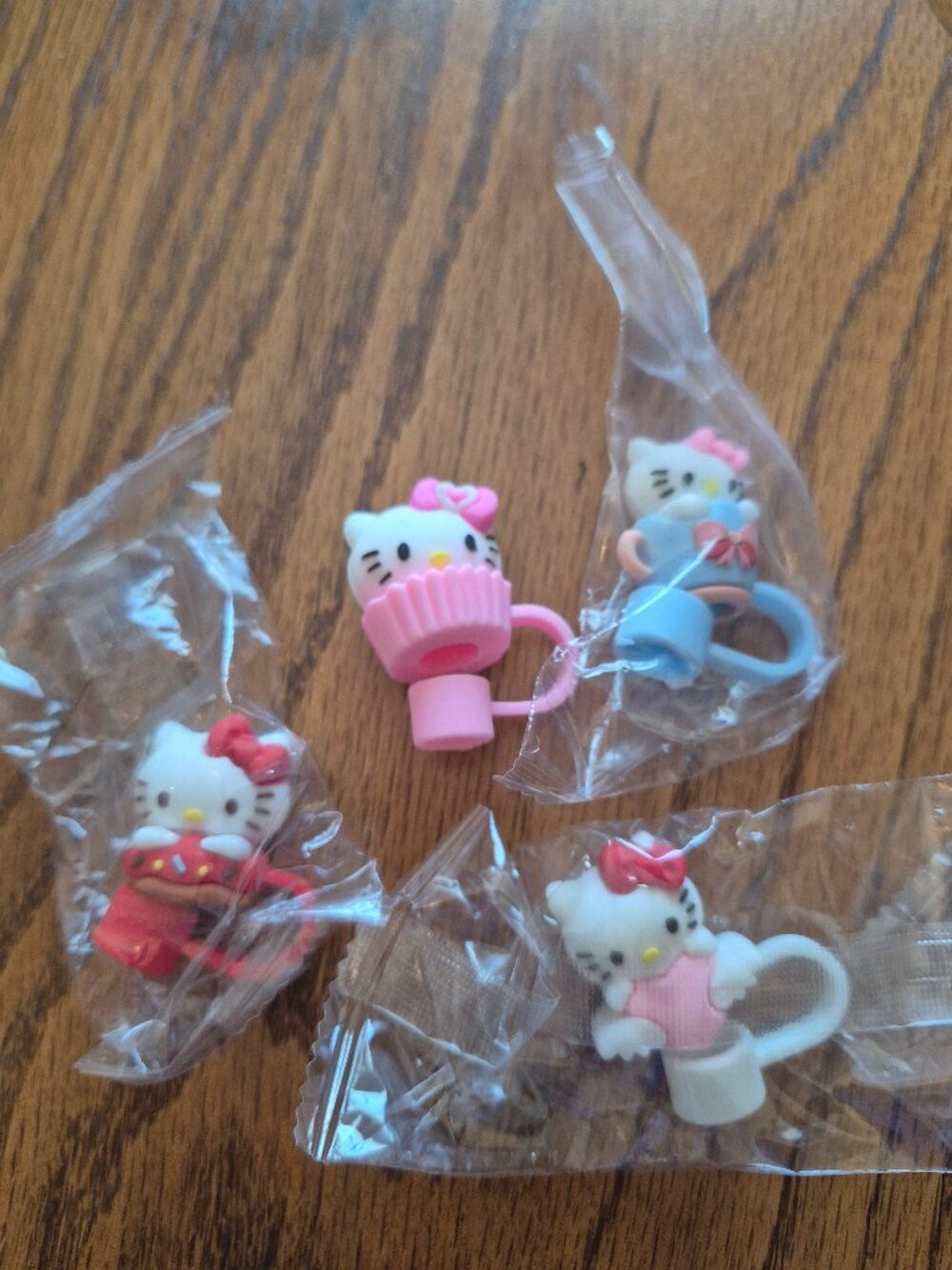4 hello kitty straw toppers